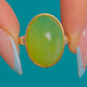 Beeindruckender Ring aus 14ct Gold mit Chalcedon-Cabochon