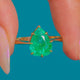 9 Karat Goldring mit birnenförmigem Smaragd, 1,55 ct Smaragd