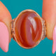 Massiver 9ct Goldring mit geprägten Schultern und Karneol-Cabochon, um 1969