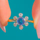 Antiker Ring aus 18ct Gold mit Kornblumen-Saphir und Diamant-Blüte