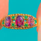 Halbkreis-Ring aus 15ct Gold mit Granaten und Smaragden, ziseliert